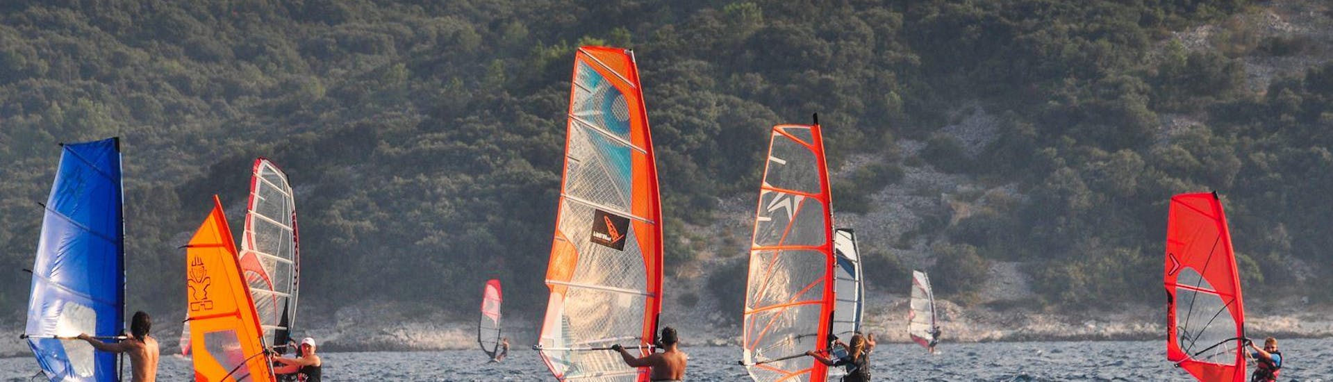 Lezioni di windsurf a Viganj da 13 anni.