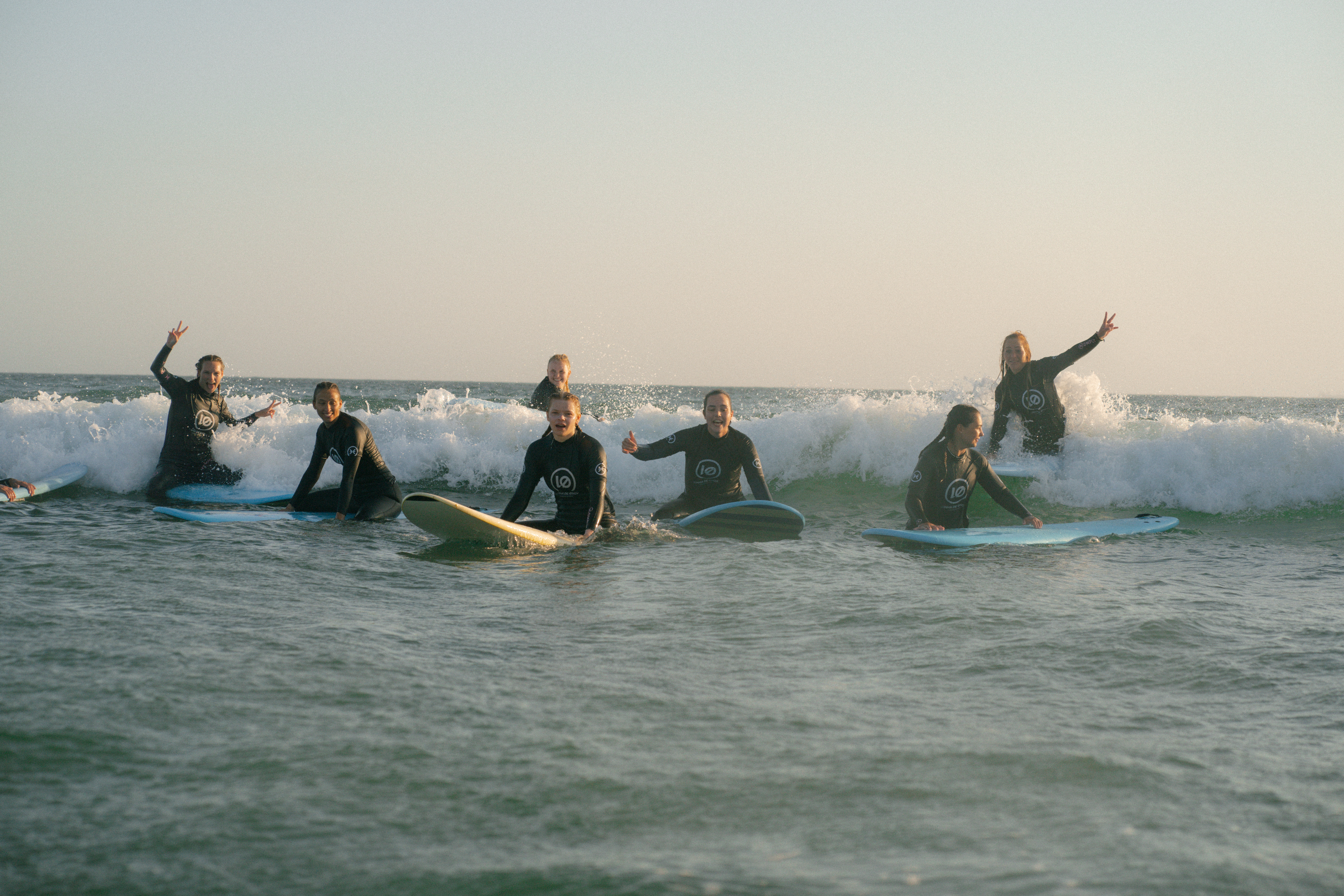 Surflessen in Porto vanaf 8 jaar voor beginners met Linha de Onda Surfing School Matosinhos.