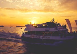Giro delle spiagge di Ibiza al tramonto con snorkeling con Ibiza Boat Cruises.