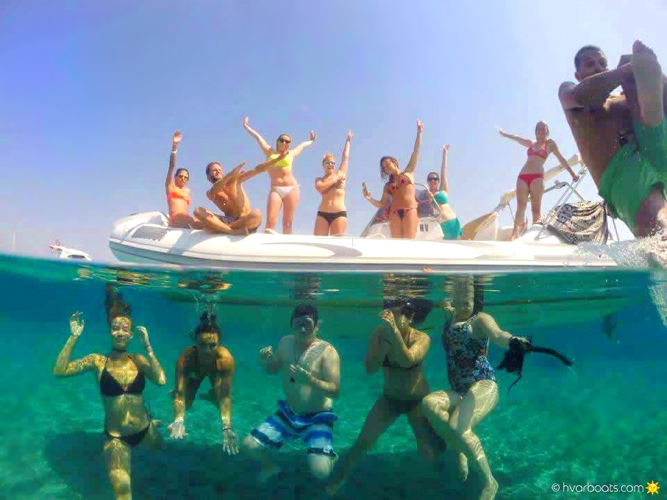 Privé boottocht van Hvar City naar Palmižana met zwemmen & feest met Hvar Boats.