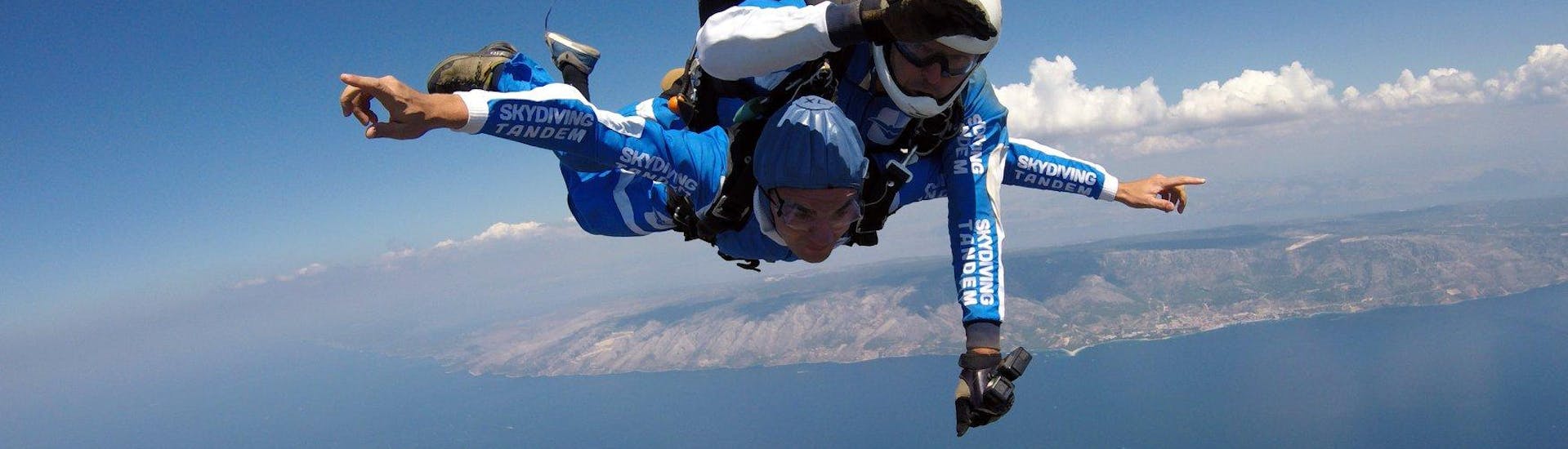 Tandem Skydive in Split from 3000m.