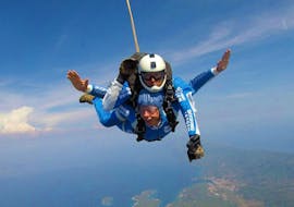 Two people are skydiving during their Tandem Skydive in Zagreb from 3000m with Skydiving Tandem Group Croatia.