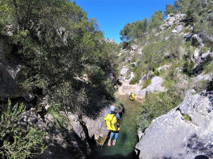 Gevorderde Canyoning in Sóller - Torrent de l'Ofre met Explora Mallorca.