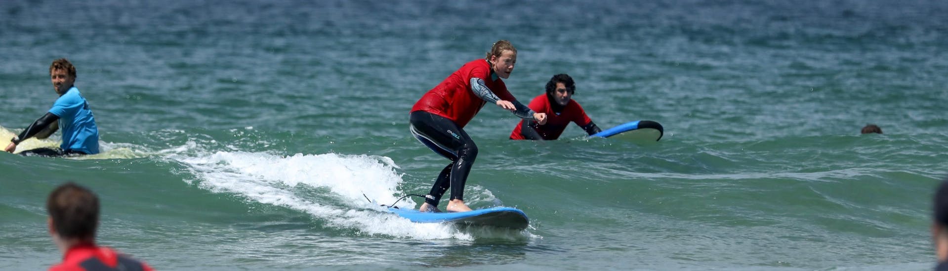 Lezioni private di surf (dai 7 anni).