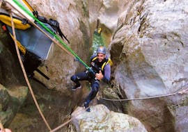 A man during the Canyoning in Mallorca for Experts with Explora Mallorca.