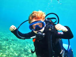 A young boy enjoying his first diving experience on his Trial Scuba Diving Course for Kids (8-10) - Discover Scuba together with the experienced instructors from Evelin Dive Center.