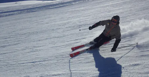 Private Carving Ski Lessons from Ben&Joe's Private Ski & SB School Davos A skier attending the private carving ski lessons for adults of all levels at Ben&Joe's Private Ski & SB School Davos in Davos.