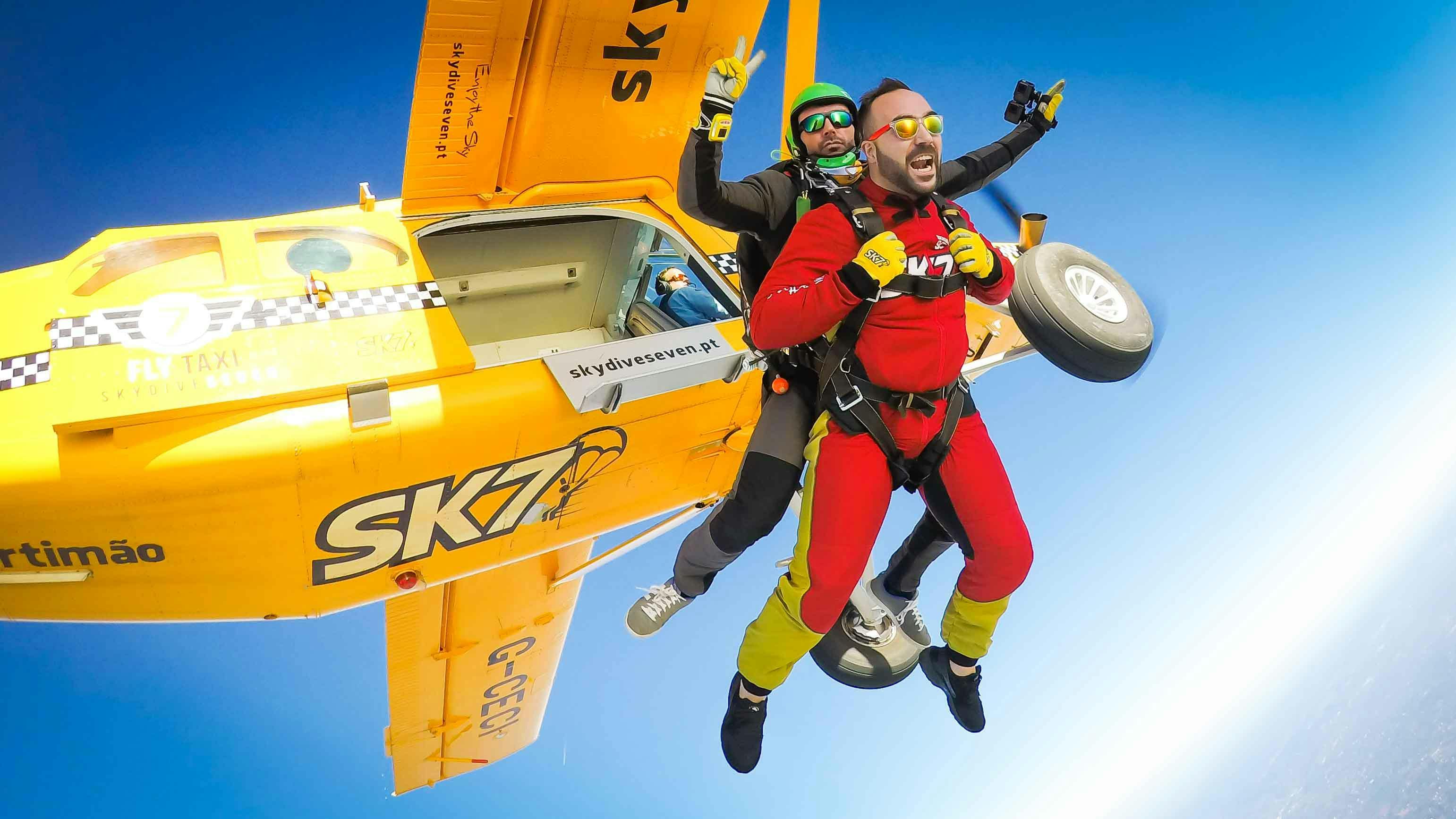 Parapendio biposto da 3000 m - Algarve con Skydive Seven Algarve Foto del Parapendio biposto da 3000 m - Algarve con Skydive Seven Algarve.