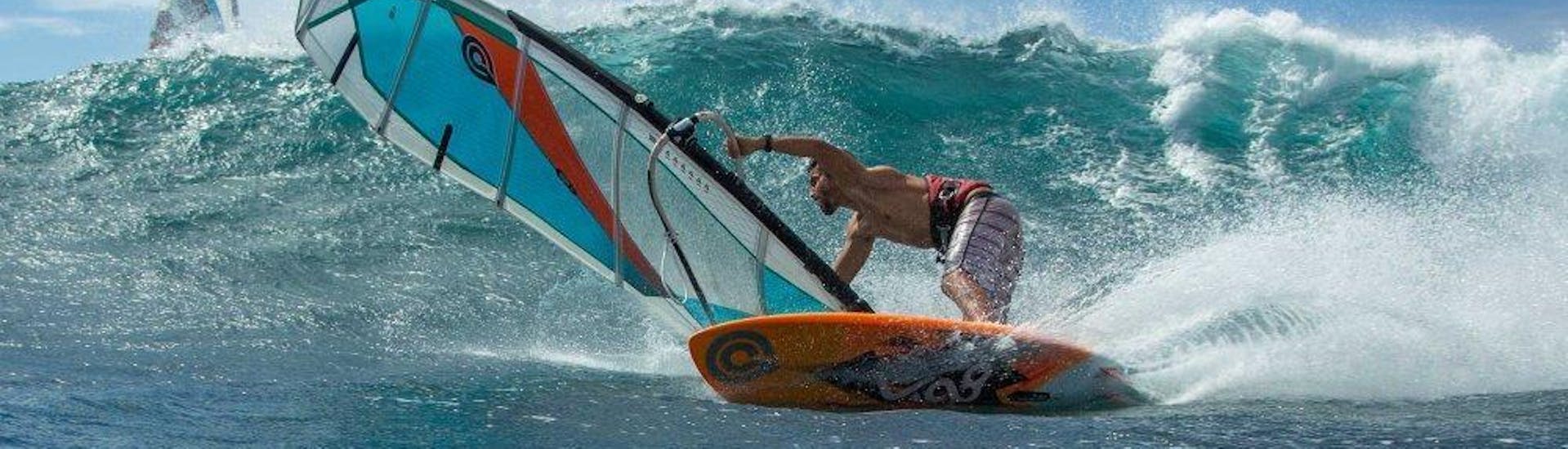 windsurfing-for-teens-and-adults-advanced-1-cbcm-fuerteventura-hero
