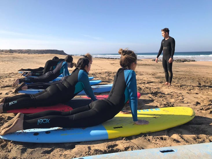 Lezioni private di surf a Corralejo per tutti i livelli.
