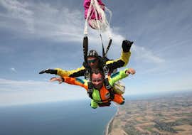 Tandem Fallschirmsprung in Le Havre - Falaises d'Étretat mit Abeille Parachutisme Normandie Tandem Fallschirmsprung in Le Havre - Falaises d'Étretat mit Abeille Parachutisme Normandie.
