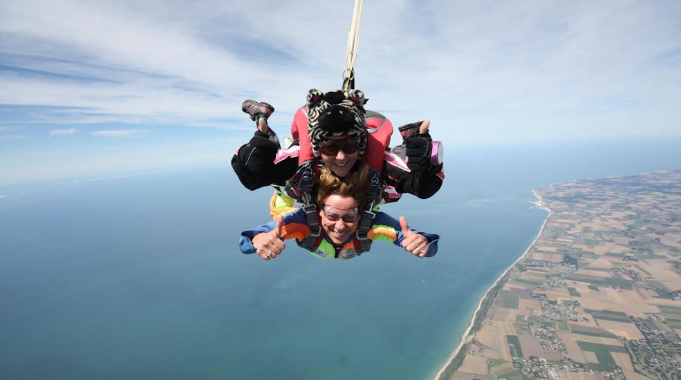 Tandem Skydive in Le Havre from 3000m.