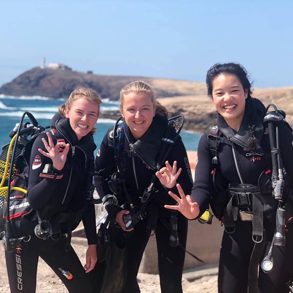 A group of students during a PADI Scuba Diver Course in Maspalomas for Beginners from Leagues Ahead Diving Gran Canaria.