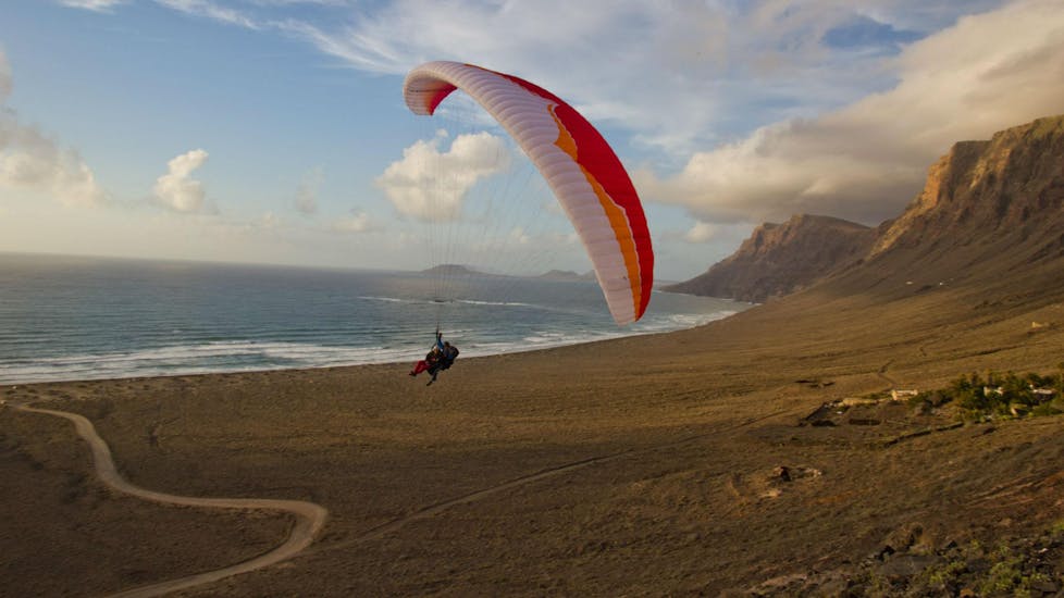 Tandem Paragliding in Lanzarote - Discovery Flight.
