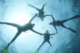 Group of divers in the sea during the PADI Open Water Diver Course for Beginners in Gran Canaria from Blue Water Diving Gran Canaria.
