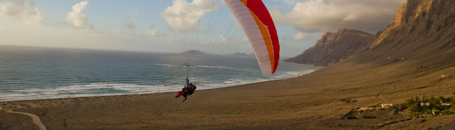 Tandem Paragliding in Lanzarote - Falke.
