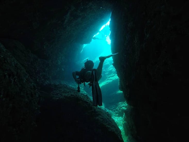 A beginner diver in the waters of Crete with Diver's Club Crete