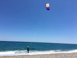 Privater Kitesurfkurs in Bari Sardo (ab 12 J.) mit Sports Paradise Dervio & Bari Sardo.
