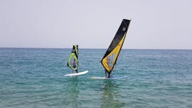 Windsurflessen in Bari Sardo vanaf 7 jaar met Sports Paradise Dervio & Bari Sardo.