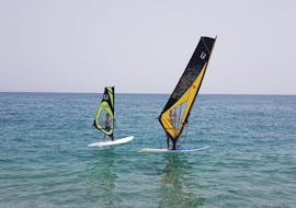 Cours de windsurf à Bari Sardo (dès 7 ans) avec Sports Paradise Dervio & Bari Sardo.