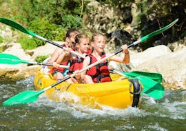 Three kids are paddling down the Ardèche river and are having fun during their Canoe Rental in Ardèche - Mini-Tour 8km with ALB Canoes.