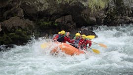 People are having fun during the Rafting "Adventure Tour" - Paiva River with Detours Porto.