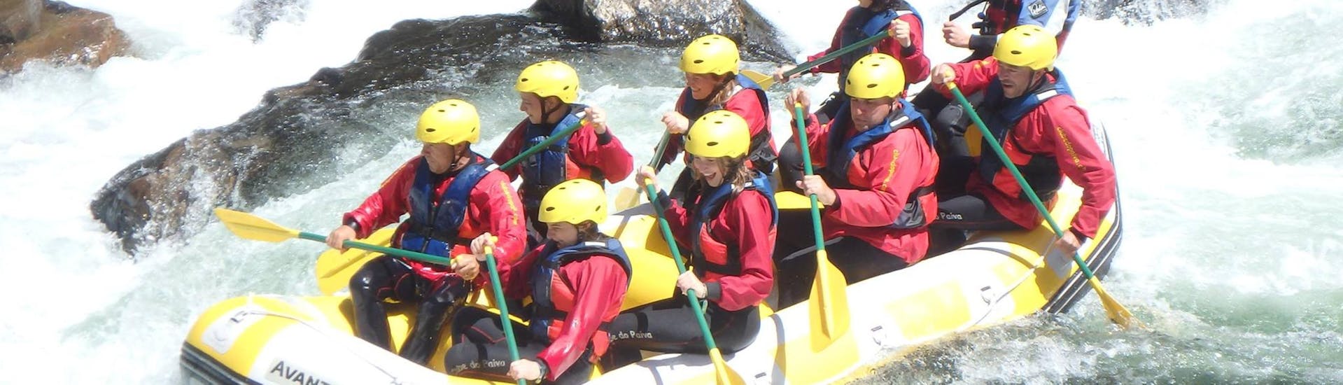 Photo du Rafting à la Rivière Paiva - Parcours aventure avec Detours Porto.