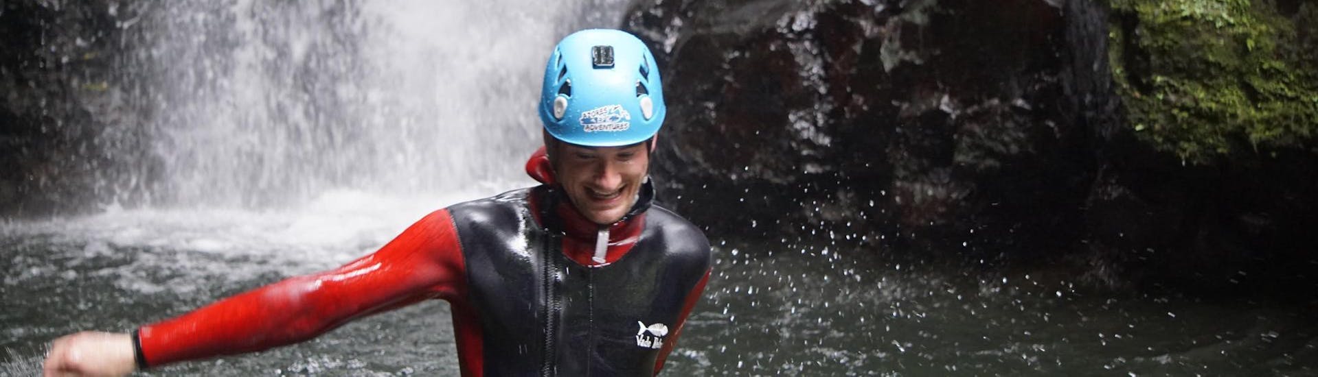 During the Canyoning "Epic" in Ribeira dos Caldeirões, a happy man is running with joy towards a experienced canyoning guide from Azores Epic Adventures.