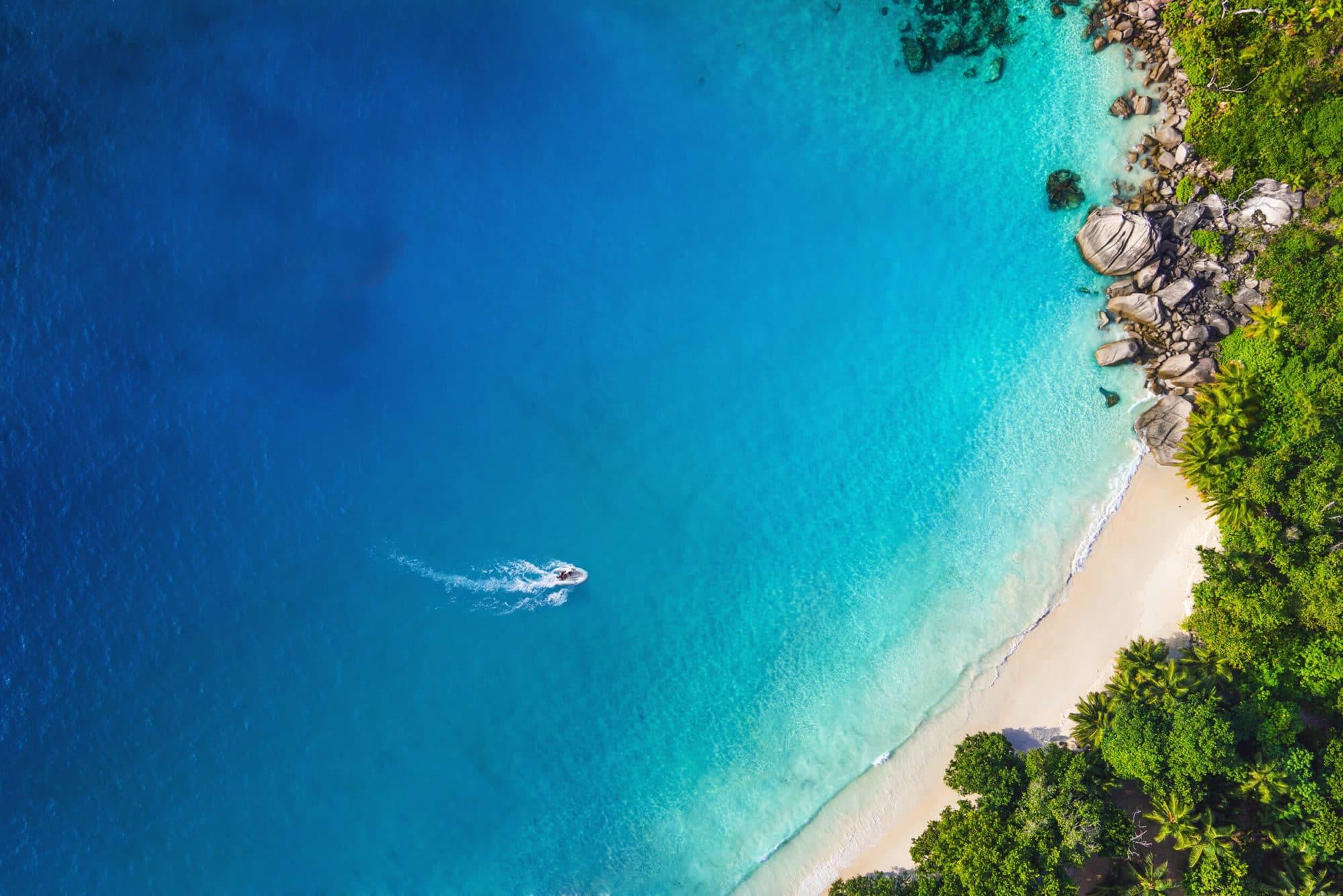 Balade en bateau dans le Grand Cul-de-sac marin de Sainte-Rose avec Snorkeling.