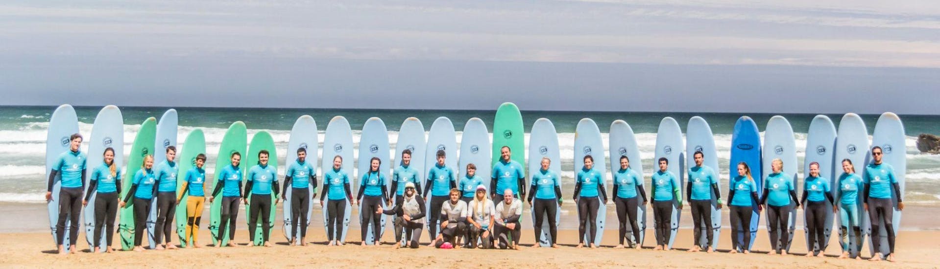 Lezioni di surf a Sagres da 8 anni per tutti i livelli.