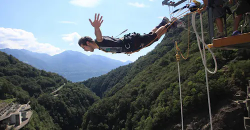 Bungee Jumping "James Bond 007" Bungee Jumping "James Bond 007" mit Verzasca-Damm, Tessin