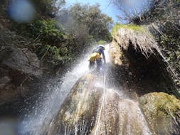 Canyoning facile a Mont-Ral - Barranco del Río Glorieta con Catalonia Adventures.