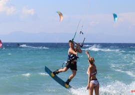 Privéles kitesurfen in Kremasti vanaf 10 jaar met Air-Riders Kite Pro Center Rhodes.
