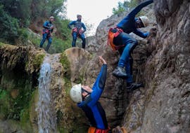 Gevorderde Canyoning in Seira - Barranco de Aigüeta de Barbaruens met Catalonia Adventures.