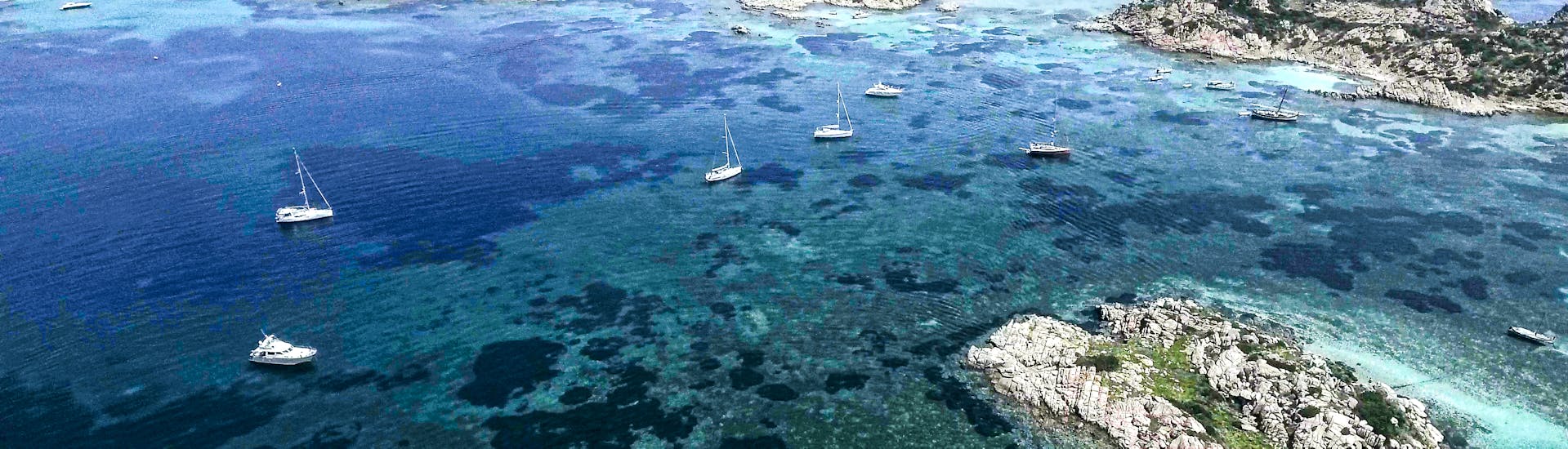 Les îles de l'archipel de la Maddalena que vous pouvez visiter lors de la Balade privée en bateau au nord de la Sardaigne ou en Corse avec Maggior leggero Tour La Maddalena.