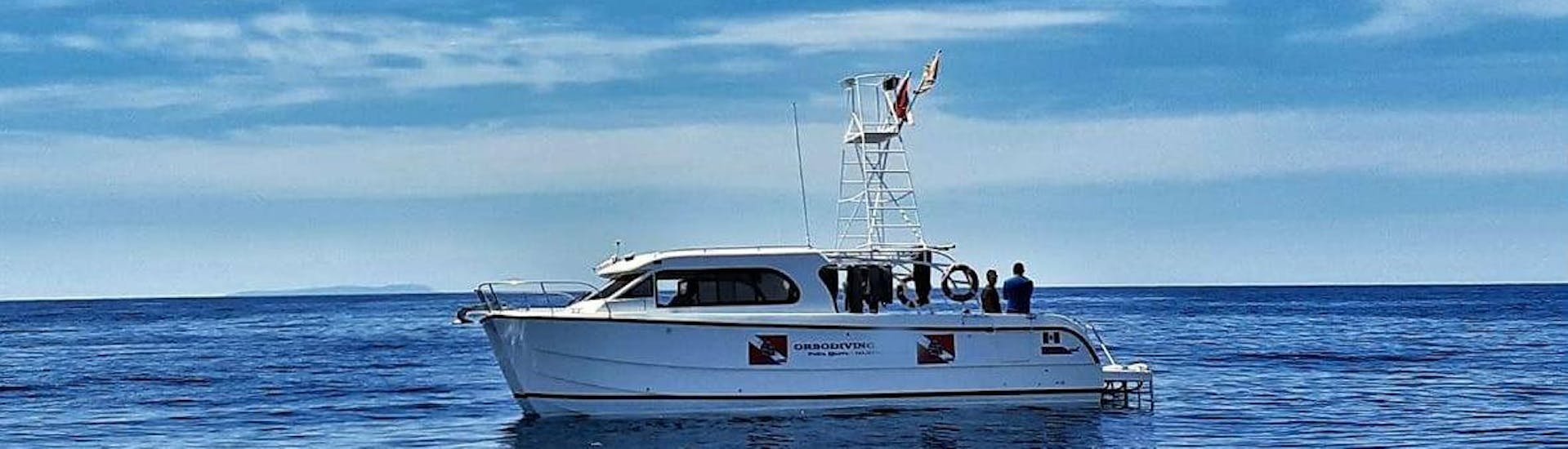 The boat during the boat trip along the Costa Smeralda with Snorkeling Stops hosted by Orso Diving Club Poltu Quatu.