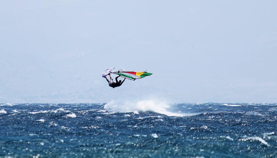 Lezioni private di windsurf a Chrisi Akti  da 8 anni.