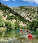 Menschen machen Packrafting beim Rafting auf den Flüssen Zrmanja & Krupa mit Raftrek Adventure Travel Croatia