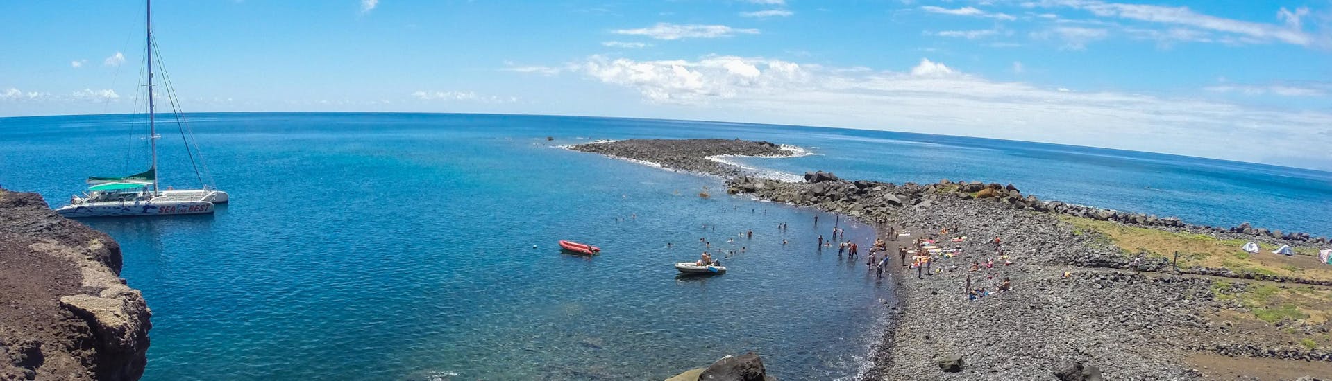 Die Aussicht von den Desertas-Inseln während der Katamaran-Tour zur Verfügung gestellt von VMT Madeira.
