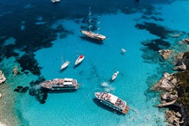 Foto van de baai tijdens de boottocht naar Paxos (Gaios), Antipaxos & Grotten vanuit Corfu met Corfu Cruises.