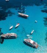 Balade en bateau vers Paxos (Gaios), Antipaxos et les Grottes au départ de Corfou avec Corfu Cruises.