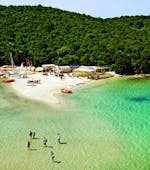 Foto van een prachtig strand tijdens de boottocht naar de Blue Lagoon vanuit Corfu met Corfu Cruises.