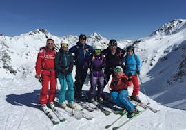 Immagine di un gruppo durante le lezioni private di sci per adulti di tutti i livelli a Stuben con la Scuola di Sci Stuben.
