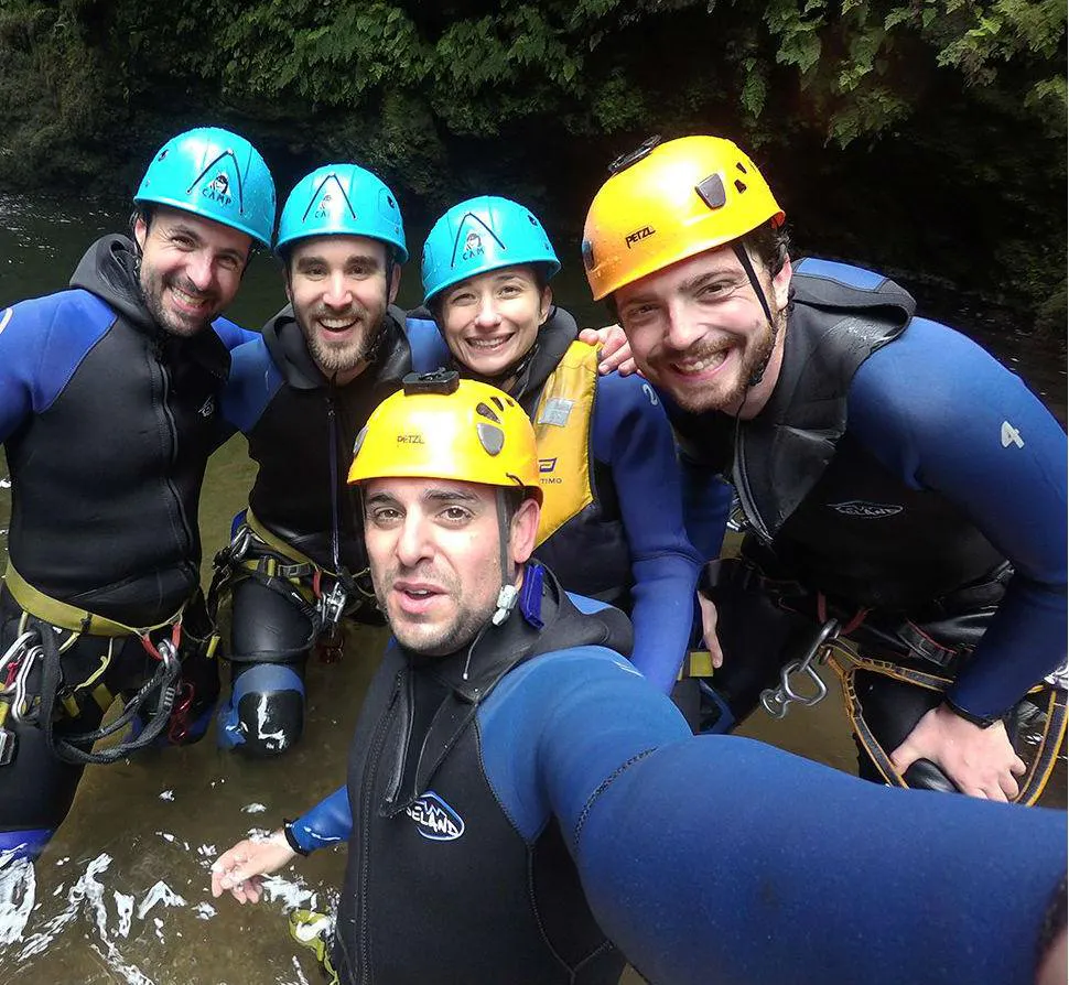Canyoning facile à Ponta Delgada - Ribeira dos Caldeirões avec Picos de Aventura Azores Canyoning facile à Ponta Delgada - Ribeira dos Caldeirões avec Picos de Aventura Azores.