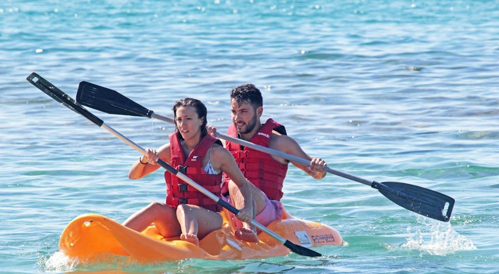 Picture of a couple during the kayak Rental at Saint George Beach - Naxos with Flisvos Watersports 1974 Naxose.