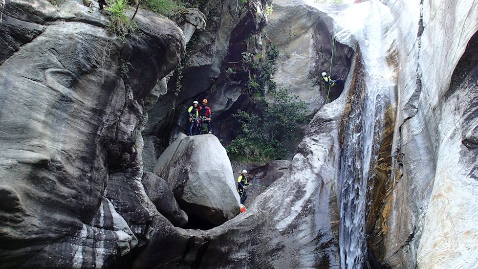 Canyoning in Val Grande in Valle Maggia, Ticino.