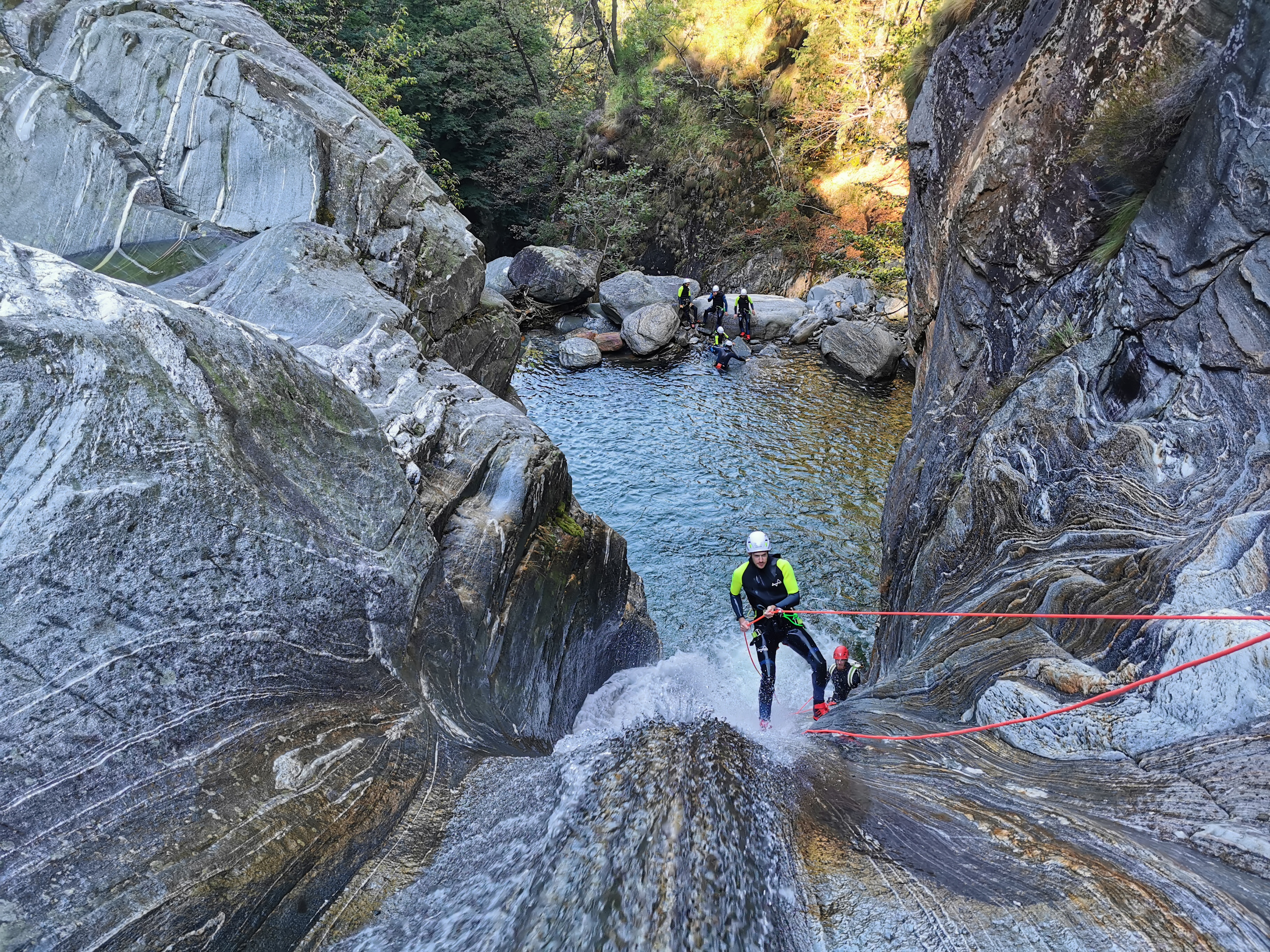 Pro Canyoning in Val Grande in Valle Maggia, Ticino.