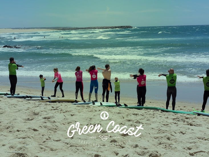 A group of people on the beach during Surfing Lessons for Kids & Adults in Espinho with Green Coast Espinho.