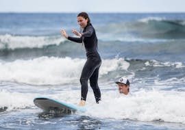 Lezioni di surf a Ponta Delgada per tutti i livelli con Black Sand Box Ponta Delgada.