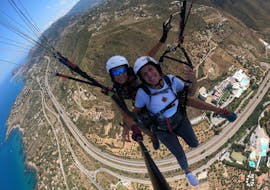 Acrobatisch tandemparagliden in Sant'Ambrogio met Sicily Paragliding.